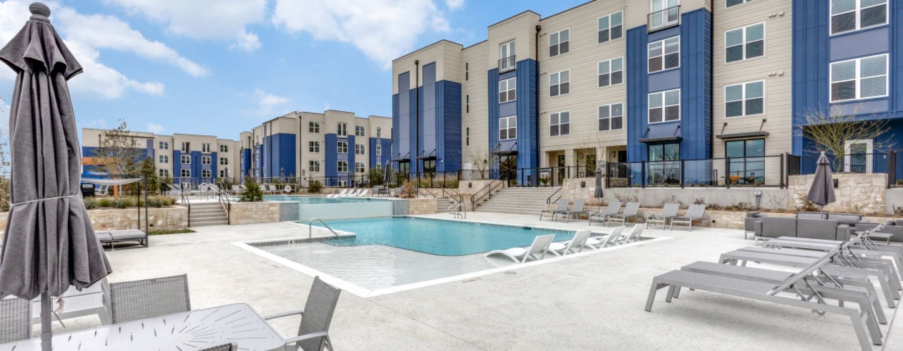 Resort-Inspired Luxury Pool